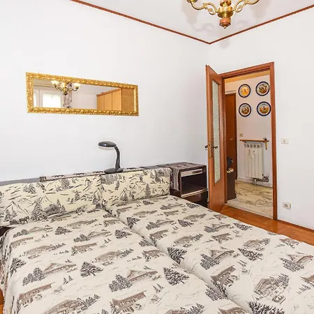 2 Bedroom Lovely Apartment In Chatillon Apartman Châtillon