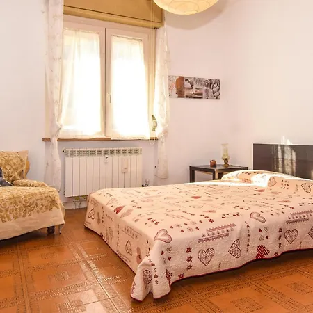 2 Bedroom Lovely Apartment In Chatillon Châtillon